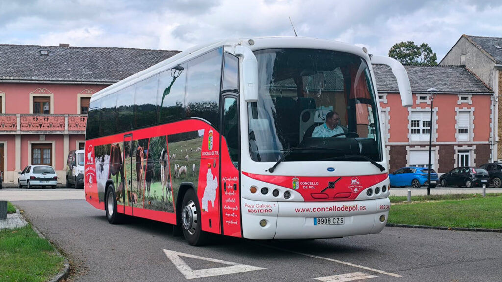 Autobús facilitado por el Concello de Pol para el desplazamiento a Amorebieta Autobús facilitado por el Concello de Pol para el desplazamiento a Amorebieta